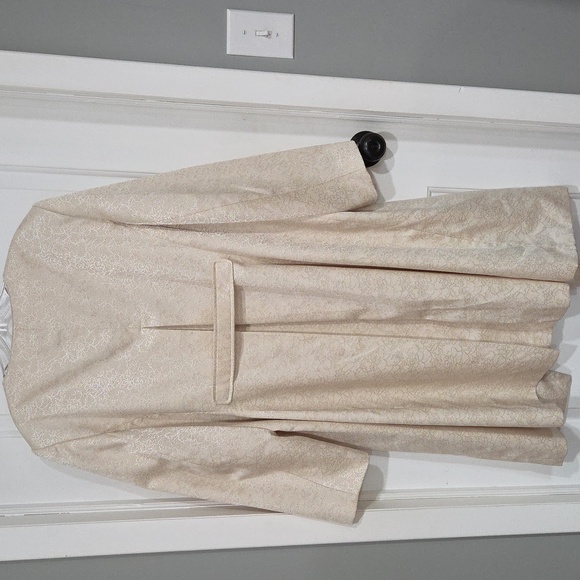 John Meyer Ivory Elegant Cape - Picture 7 of 12